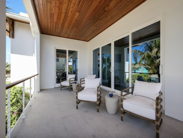 Beachside Four Bedrooms Vacation Home in Anna Maria